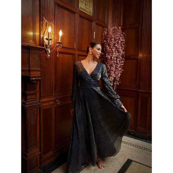 Betsy & Adam Women's Galaxy Metallic V-Neck Gown Size 12 Navy/Gold Dress - Picture 5 of 11